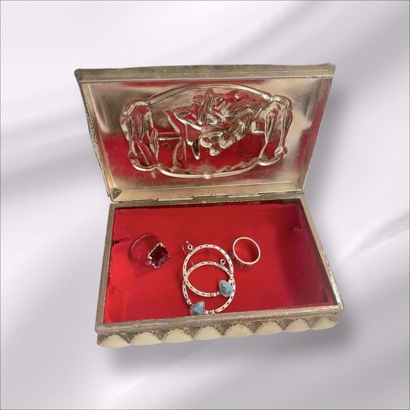 Vintage Footed Colonial Trinket Box Interior with Red Lining Made in Japan - Picture 2 of 10